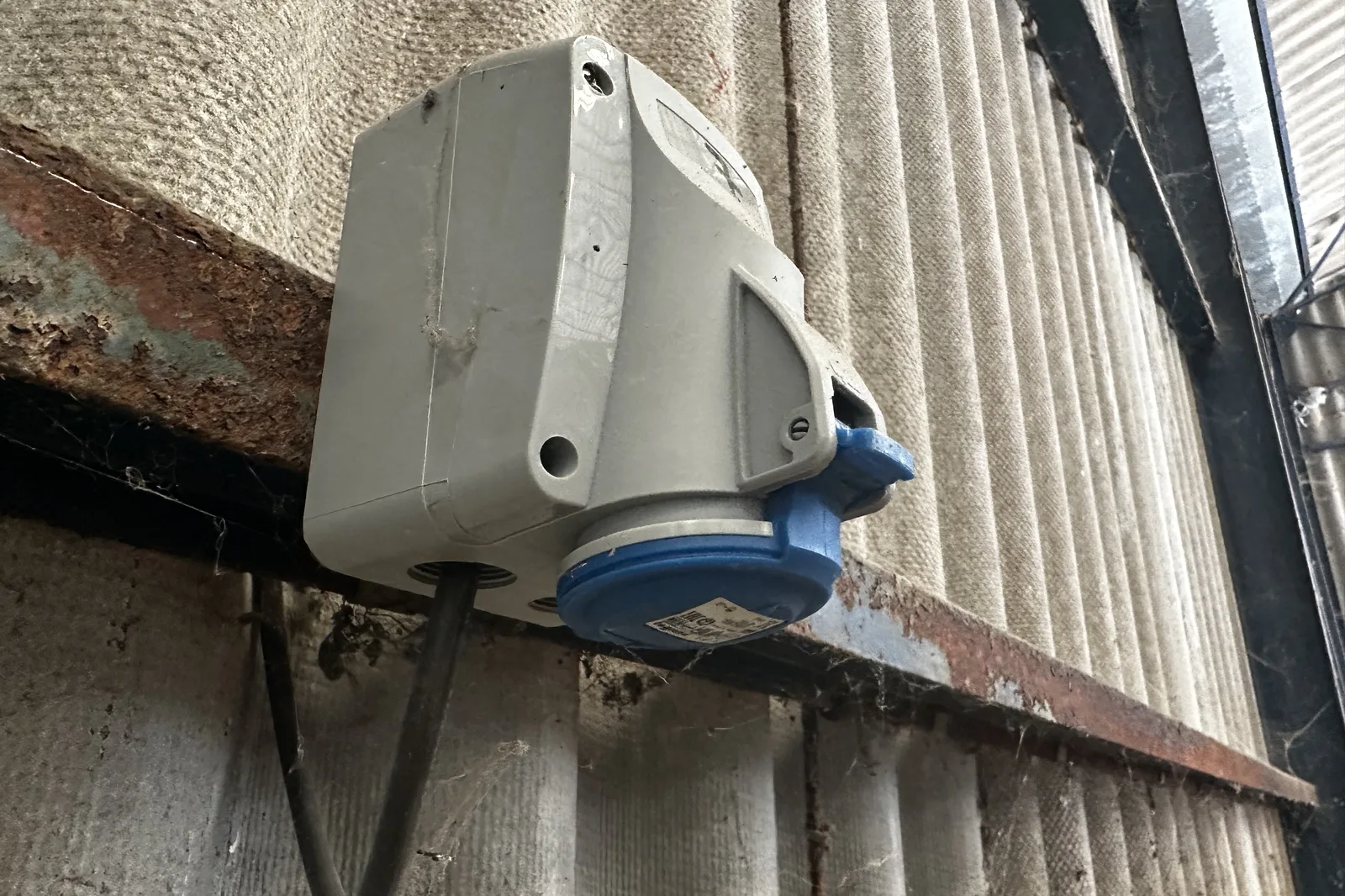 Batterie de camping-car en hiver : pourquoi le maintien de charge change tout